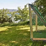 10 Person In Vevang-by Traum *