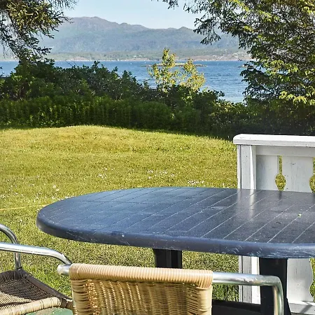 Holiday home Five-bedroom In 1 *