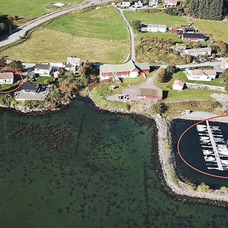 Five-bedroom In 1 Holiday home Vevang