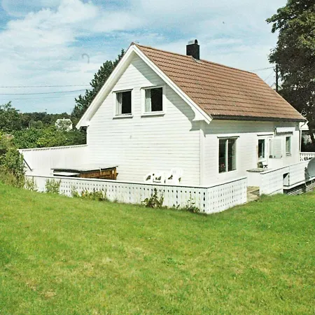 Five-bedroom In 1 Holiday home *