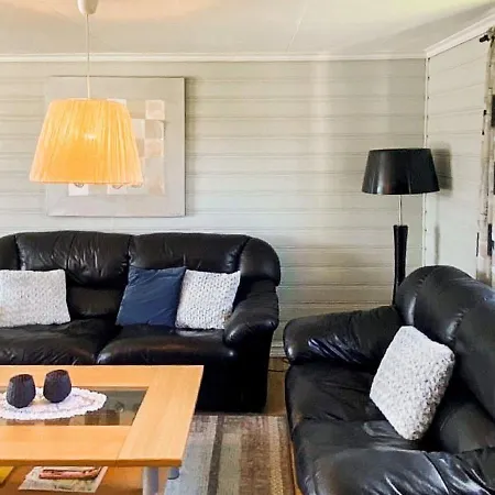 Holiday home Five-bedroom In 1 Vevang