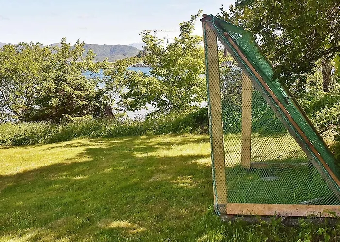 10 Person In Vevang-by Traum *