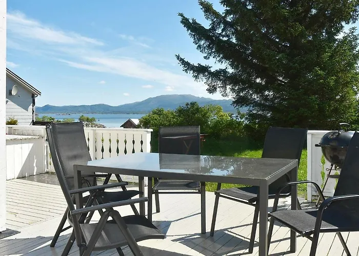 10 Person In Vevang-by Traum *