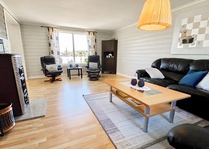 10 Person In Vevang-by Traum * Vevang